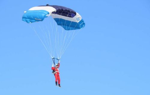 Babbo Natale Paracadutista